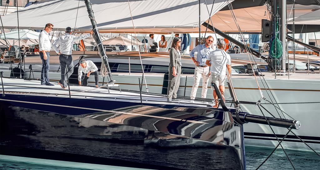 Luxury yacht charter