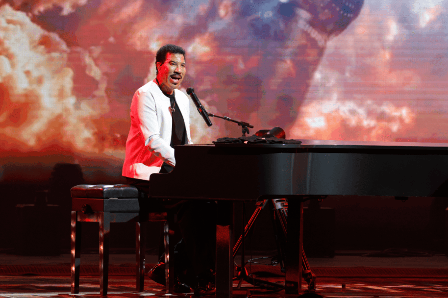 Lionel Richie's intimate Las Vegas performances