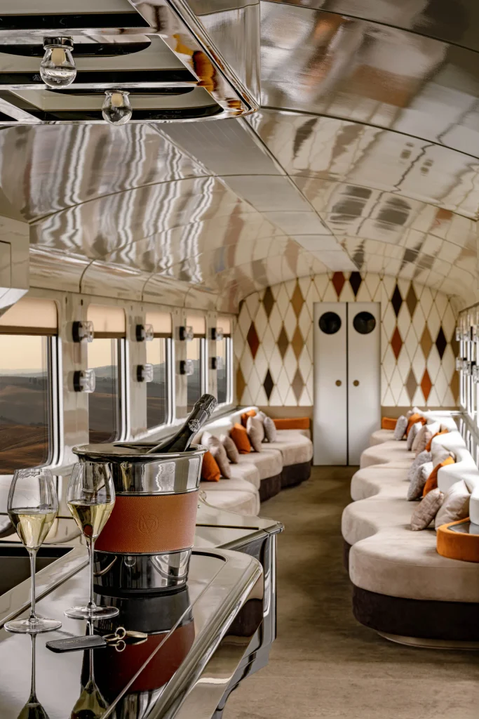 The train becomes a moving setting for Italian design, gastronomy, scenery, and socialising 2